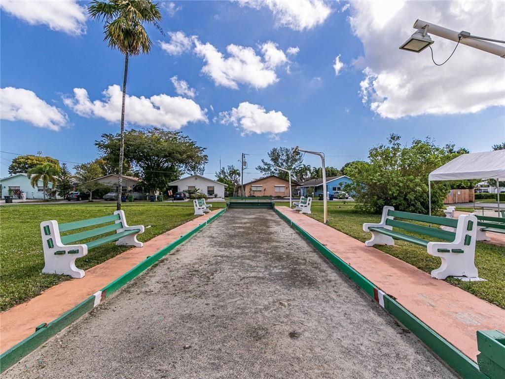 1000 SW 11th Avenue, Unit 2E, Hallandale Beach, FL 33009 Photo