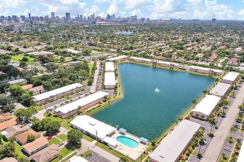 1000 SW 11th Avenue, Unit 2E, Hallandale Beach, FL 33009 Photo