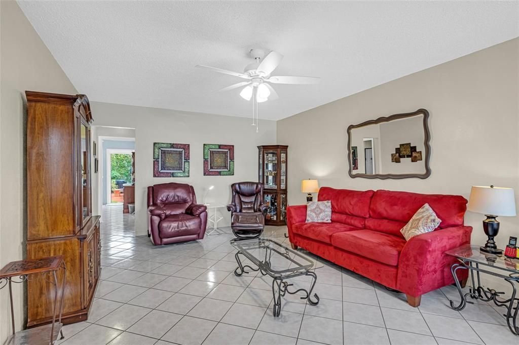 1000 SW 11th Avenue, Unit 2E, Hallandale Beach, FL 33009 Photo