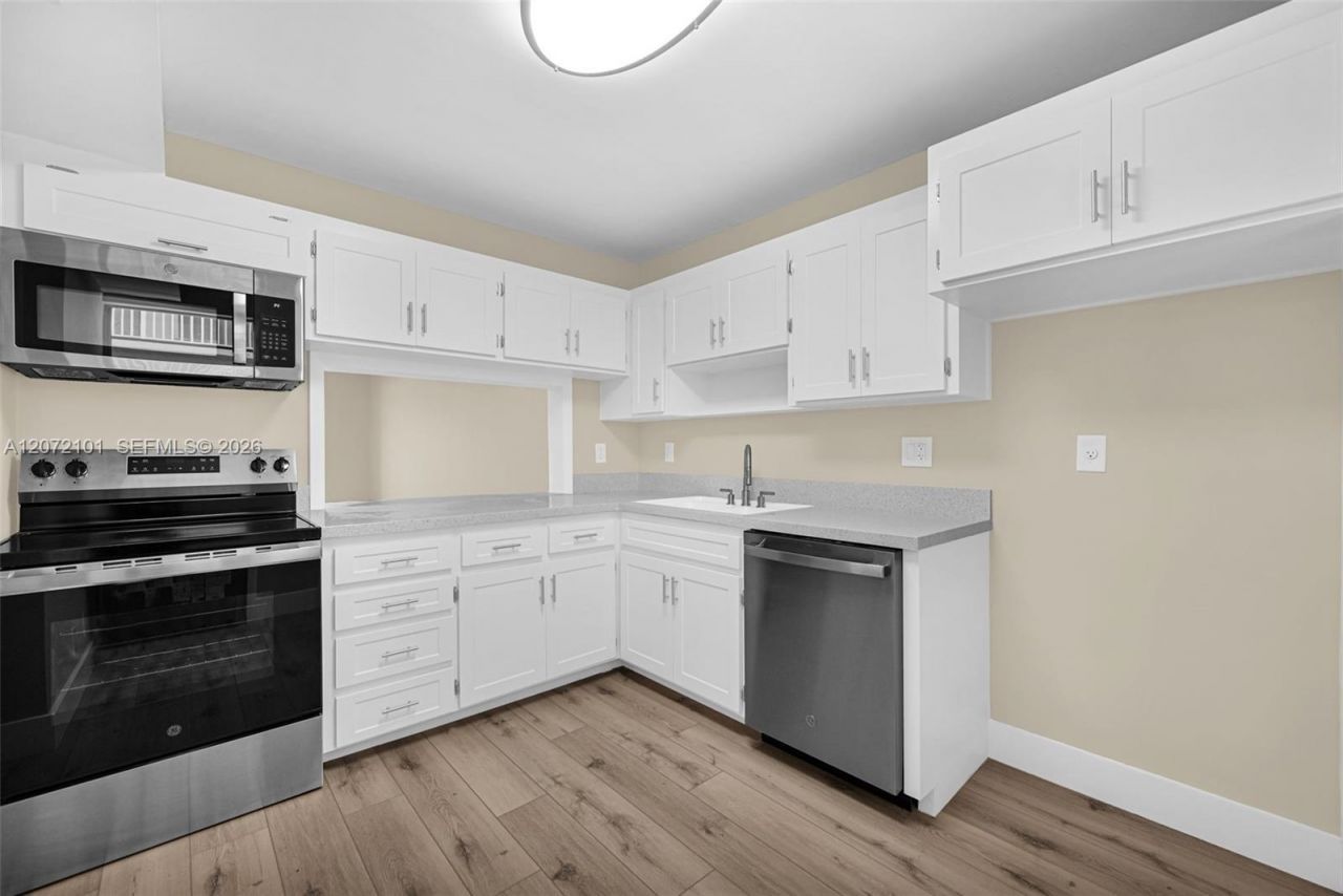 215 SE 3rd Ave , Unit 206B, Hallandale Beach, FL 33009 Photo