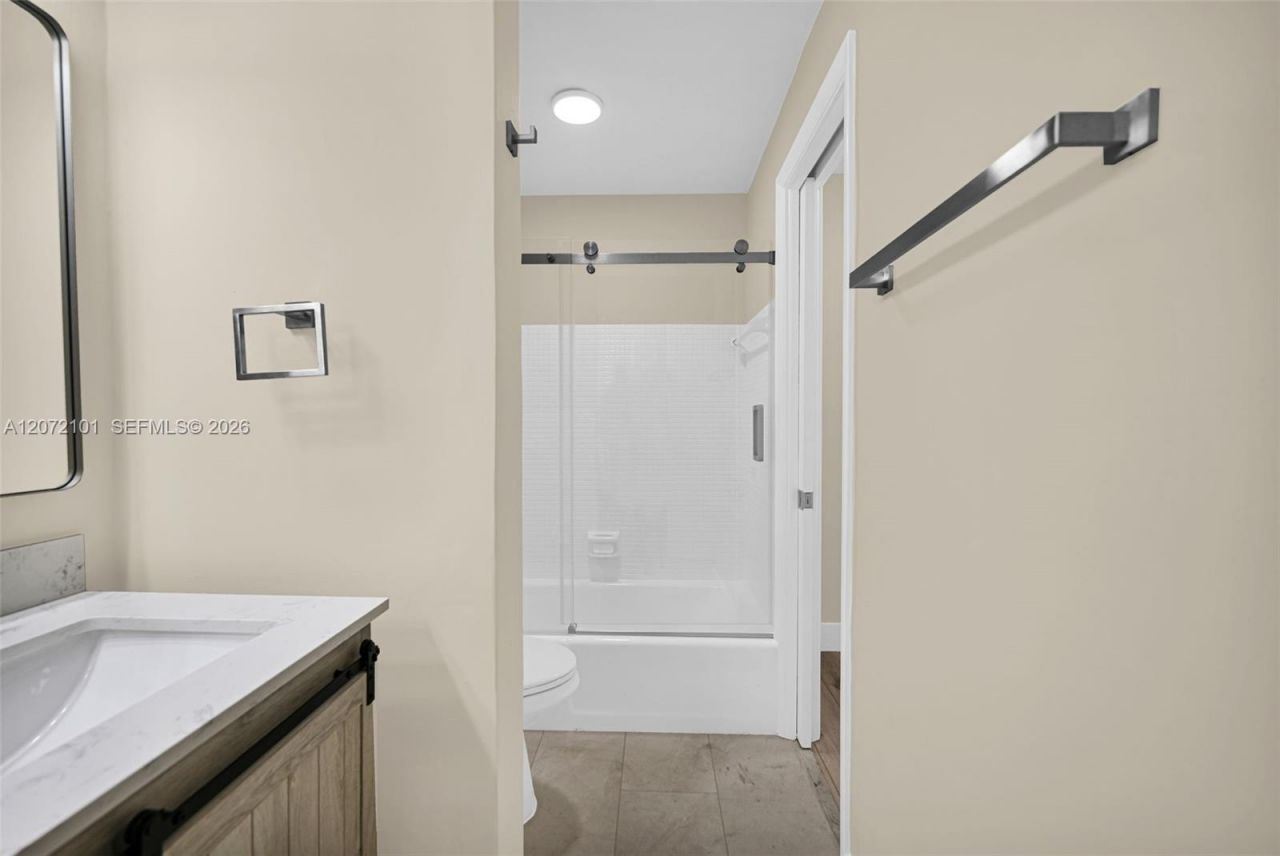 215 SE 3rd Ave , Unit 206B, Hallandale Beach, FL 33009 Photo