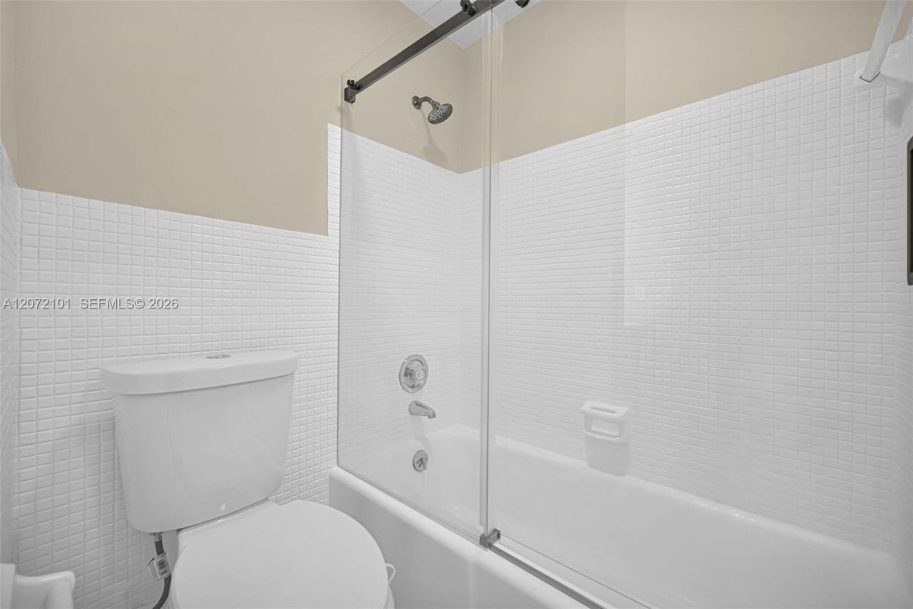 215 SE 3rd Ave , Unit 206B, Hallandale Beach, FL 33009 Photo