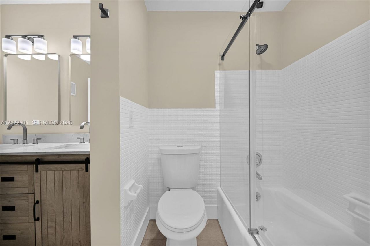 215 SE 3rd Ave , Unit 206B, Hallandale Beach, FL 33009 Photo