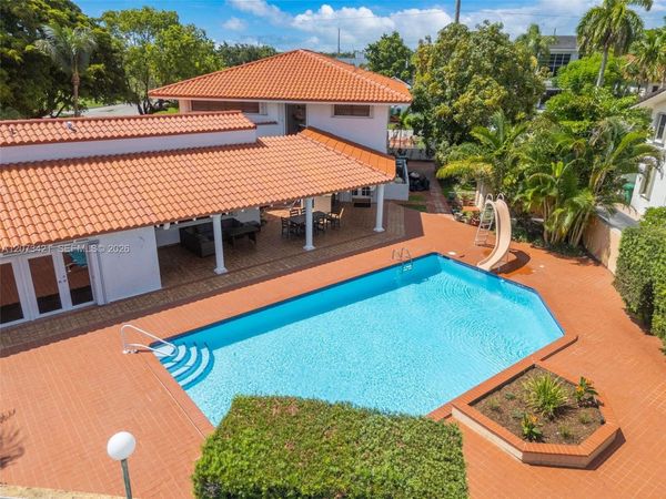 8390 SW 2nd St , Miami, FL 33144