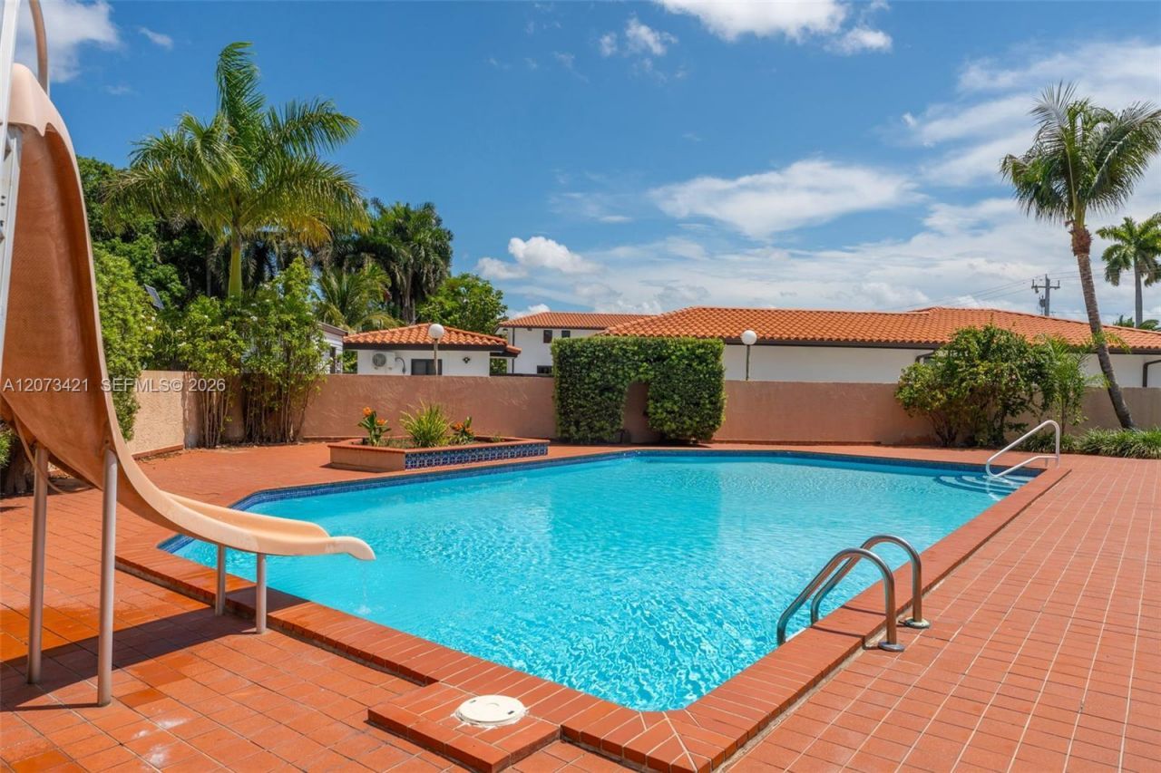 8390 SW 2nd St , Miami, FL 33144 Photo