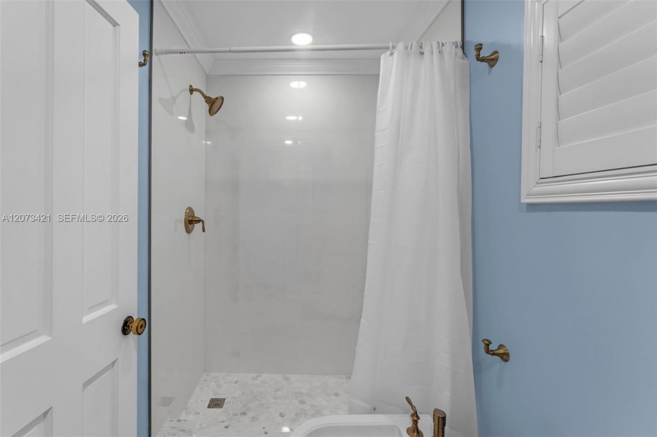 8390 SW 2nd St , Miami, FL 33144 Photo