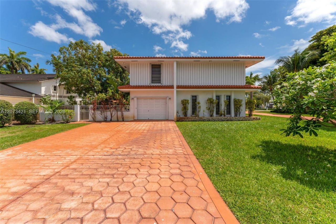 8390 SW 2nd St , Miami, FL 33144 Photo