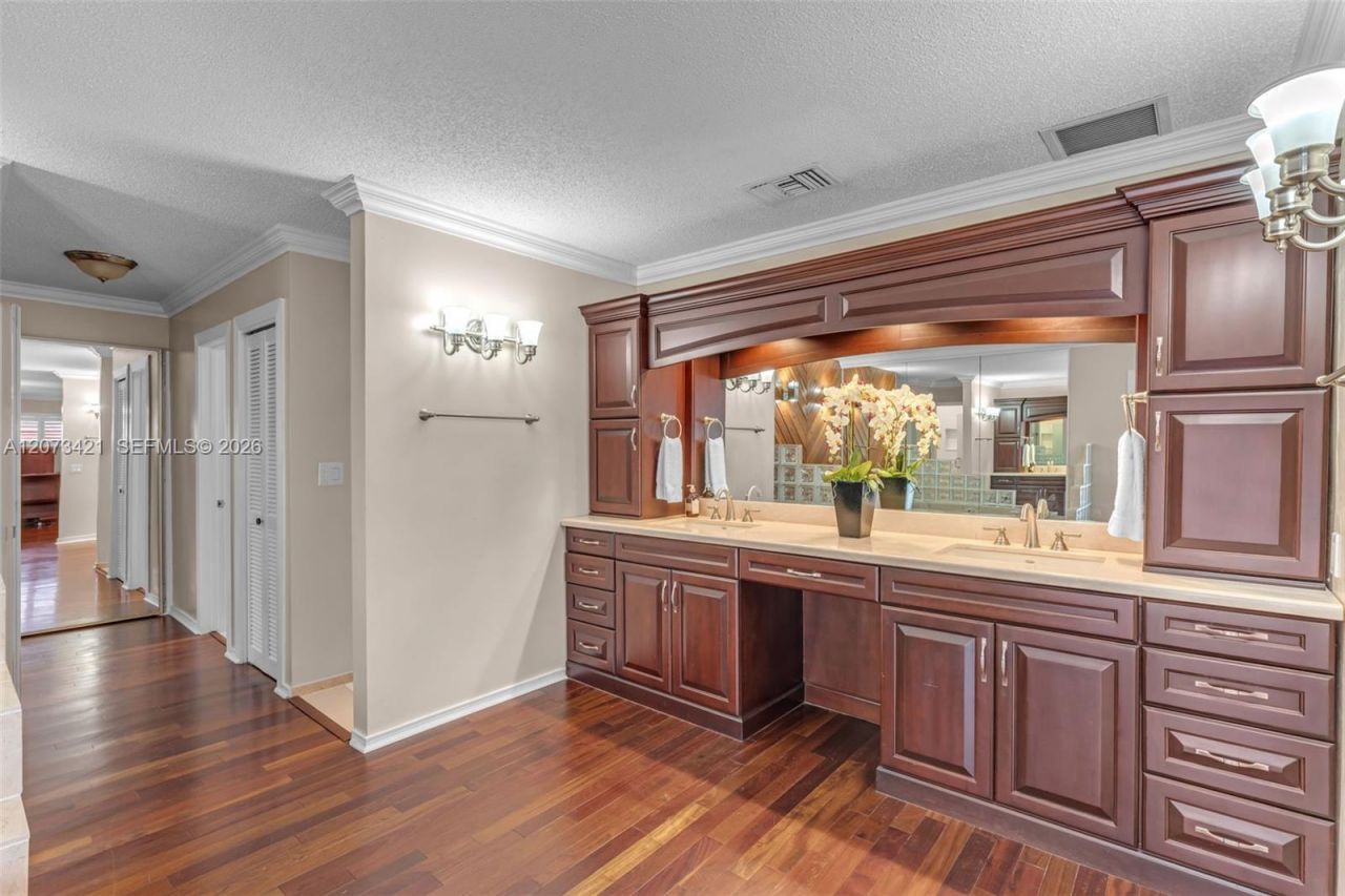 8390 SW 2nd St , Miami, FL 33144 Photo