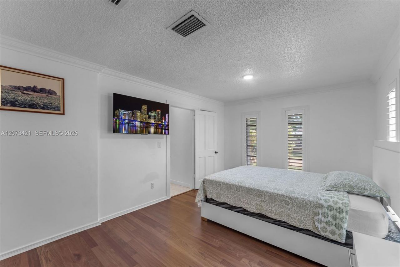 8390 SW 2nd St , Miami, FL 33144 Photo
