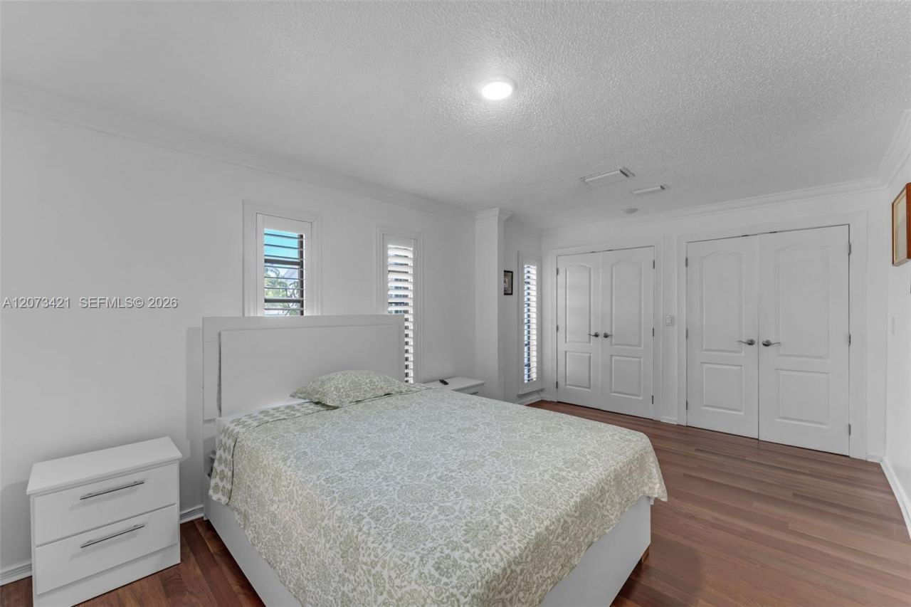 8390 SW 2nd St , Miami, FL 33144 Photo