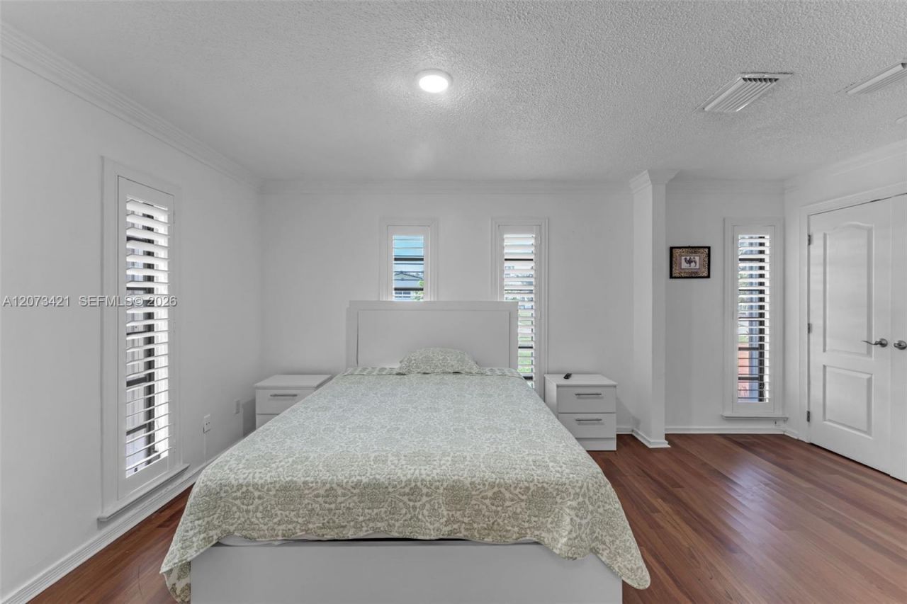 8390 SW 2nd St , Miami, FL 33144 Photo