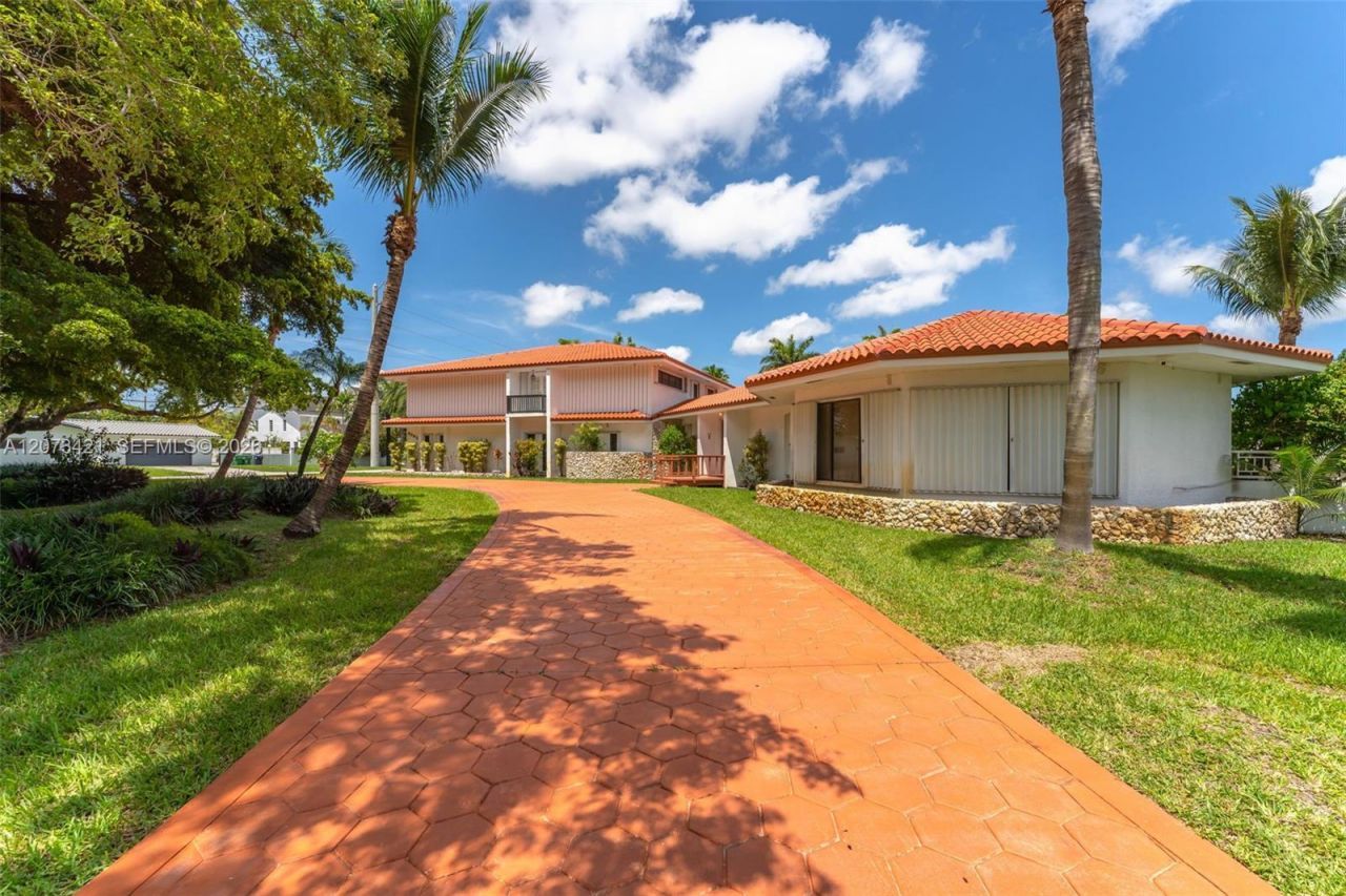 8390 SW 2nd St , Miami, FL 33144 Photo