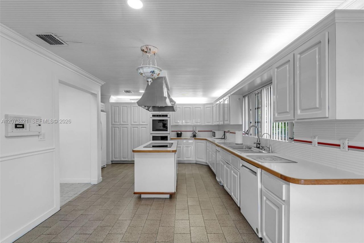8390 SW 2nd St , Miami, FL 33144 Photo