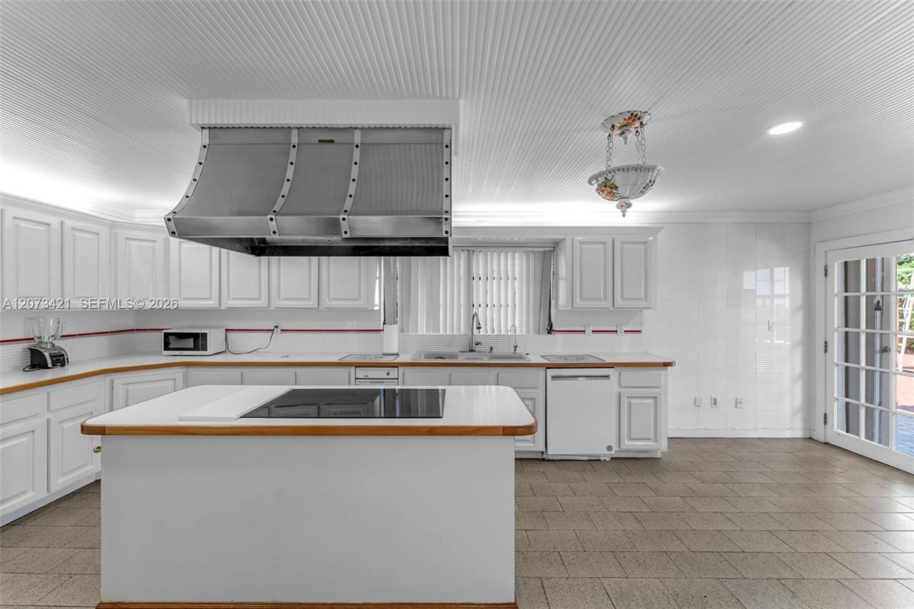 8390 SW 2nd St , Miami, FL 33144 Photo