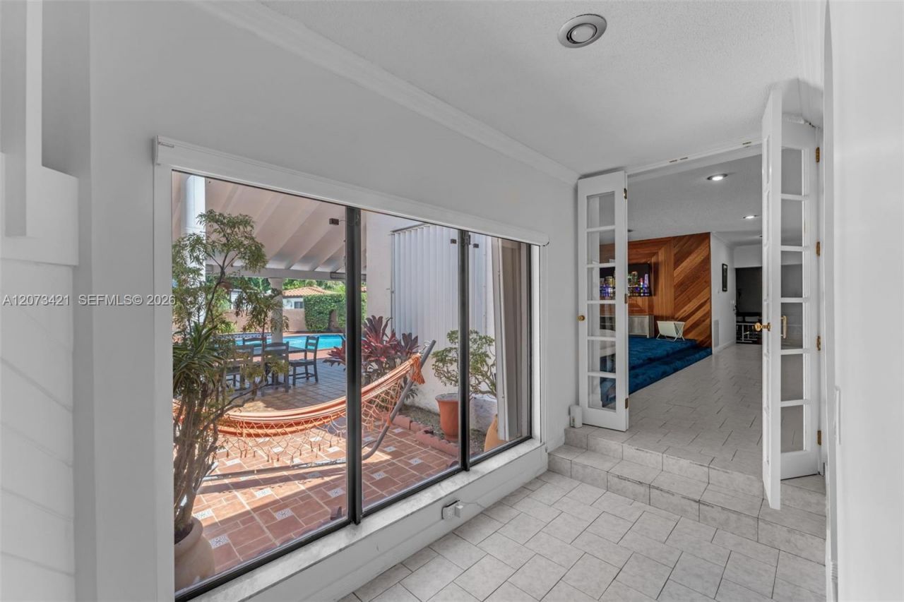 8390 SW 2nd St , Miami, FL 33144 Photo