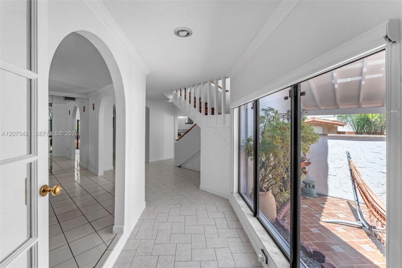 8390 SW 2nd St , Miami, FL 33144 Photo