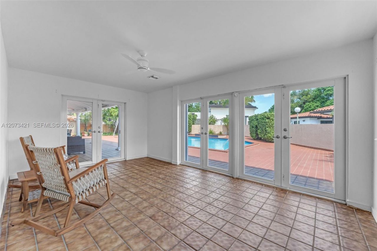 8390 SW 2nd St , Miami, FL 33144 Photo