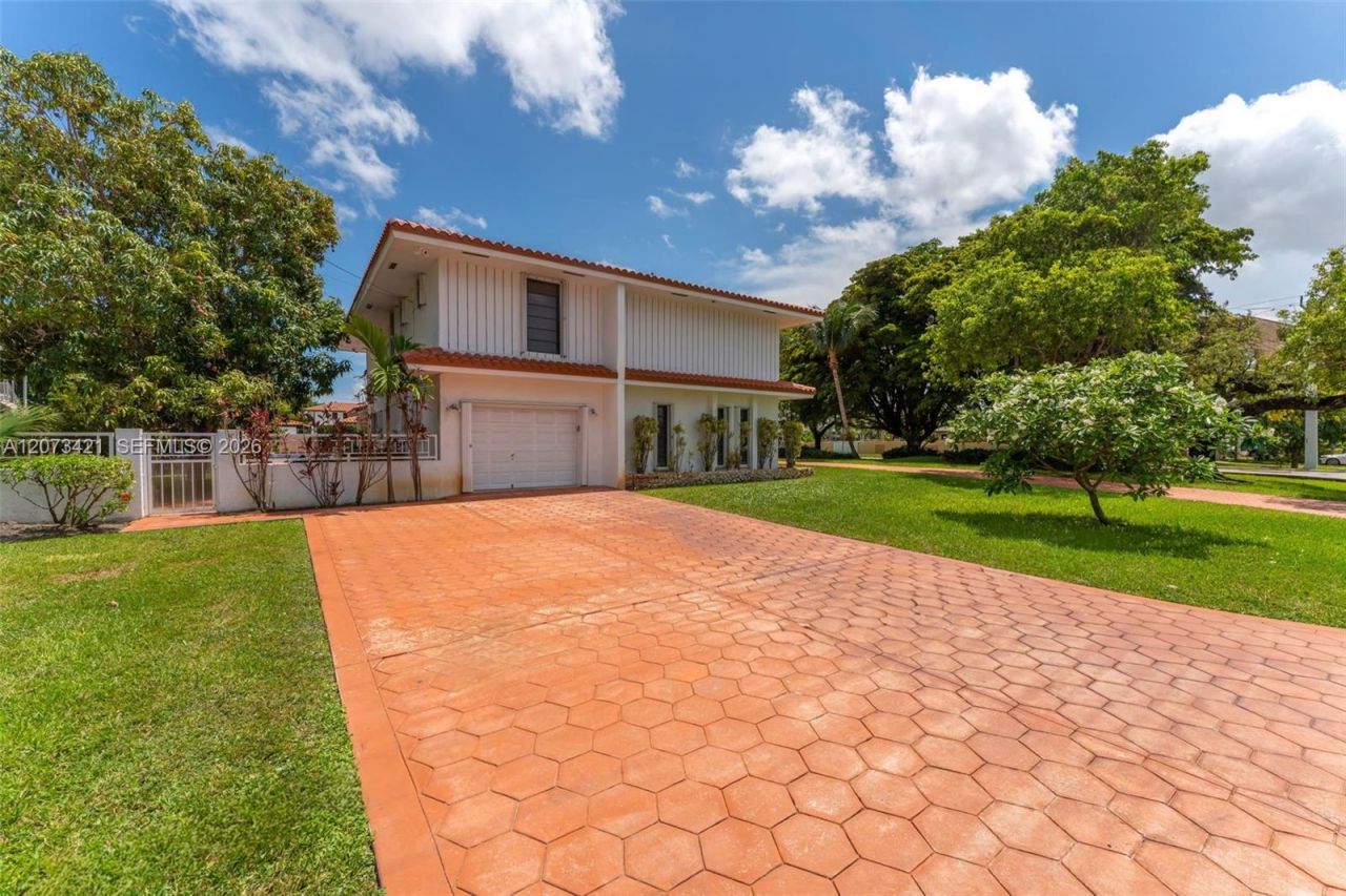8390 SW 2nd St , Miami, FL 33144 Photo