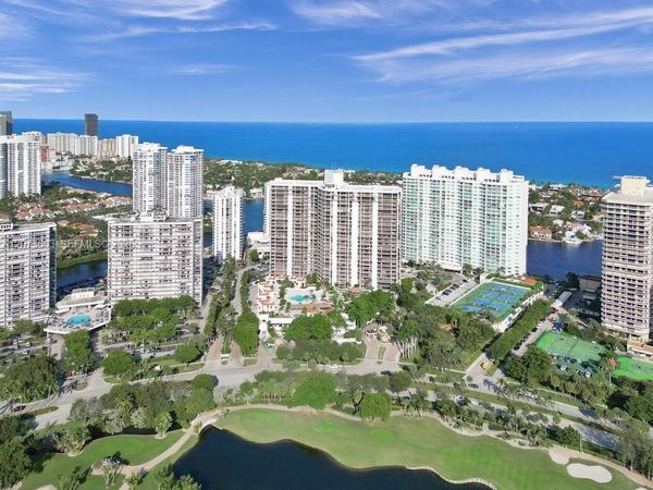 20281 E Country Club Dr , Unit 404, Aventura, FL 33180