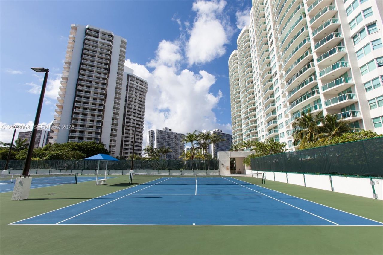 20281 E Country Club Dr , Unit 404, Aventura, FL 33180 Photo