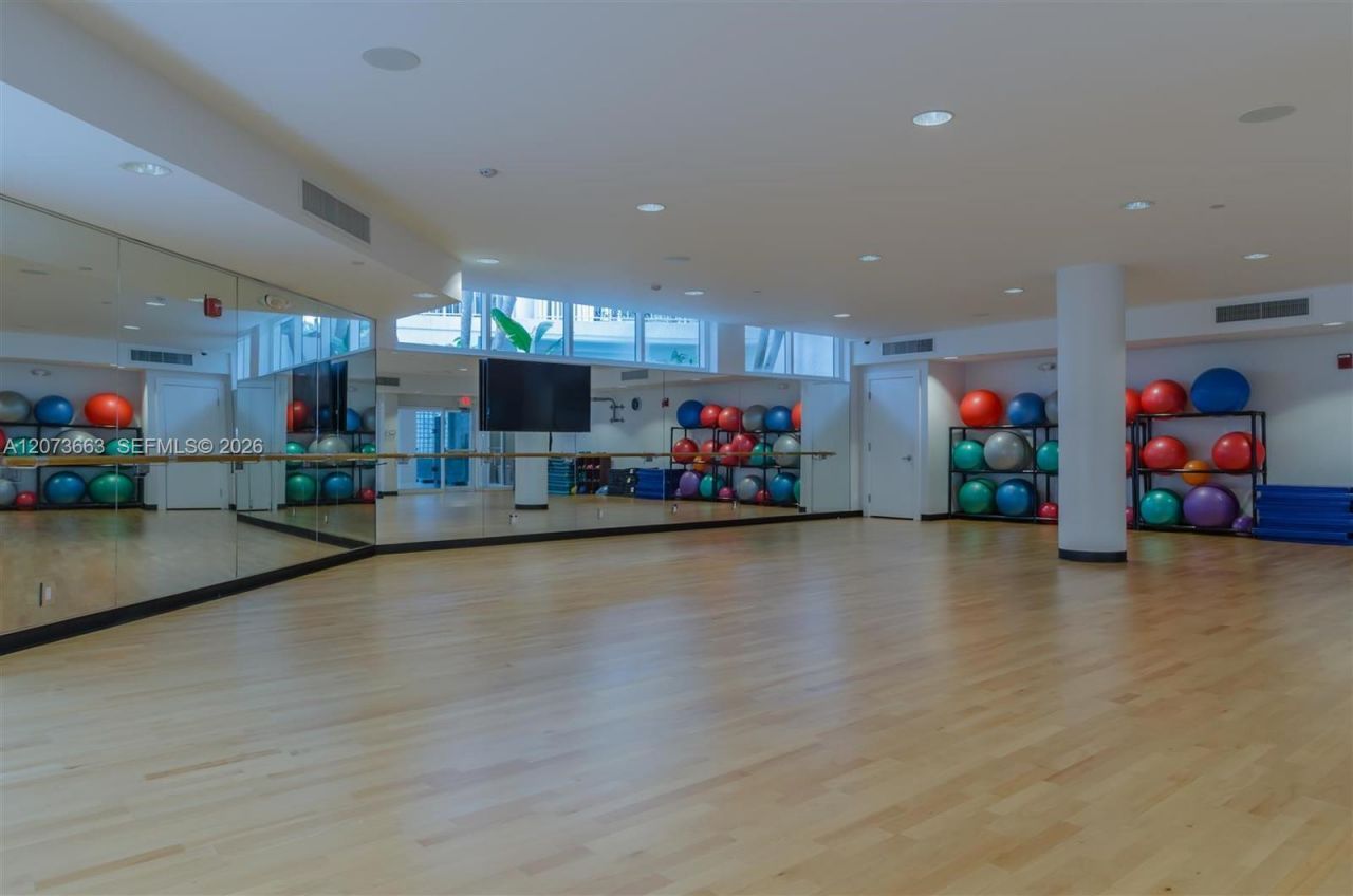 20281 E Country Club Dr , Unit 404, Aventura, FL 33180 Photo