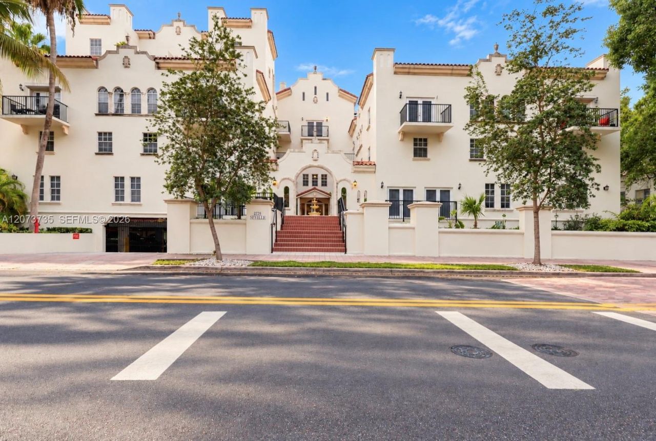 323 Navarre Ave, Unit 301, Coral Gables, FL 33134 Main Photo