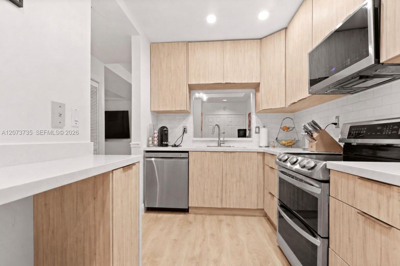 323 Navarre Ave, Unit 301, Coral Gables, FL 33134 Photo