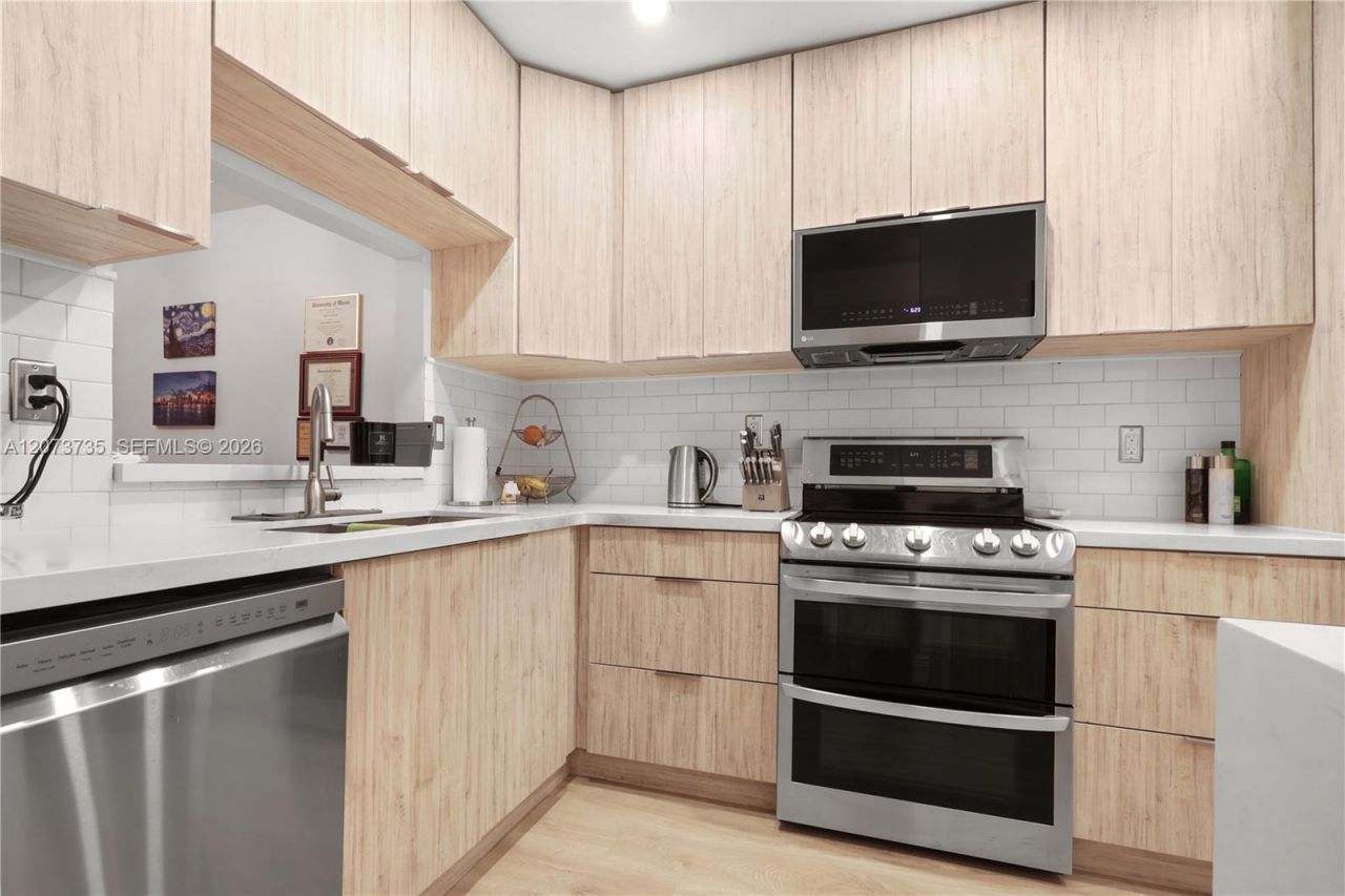 323 Navarre Ave, Unit 301, Coral Gables, FL 33134 Photo