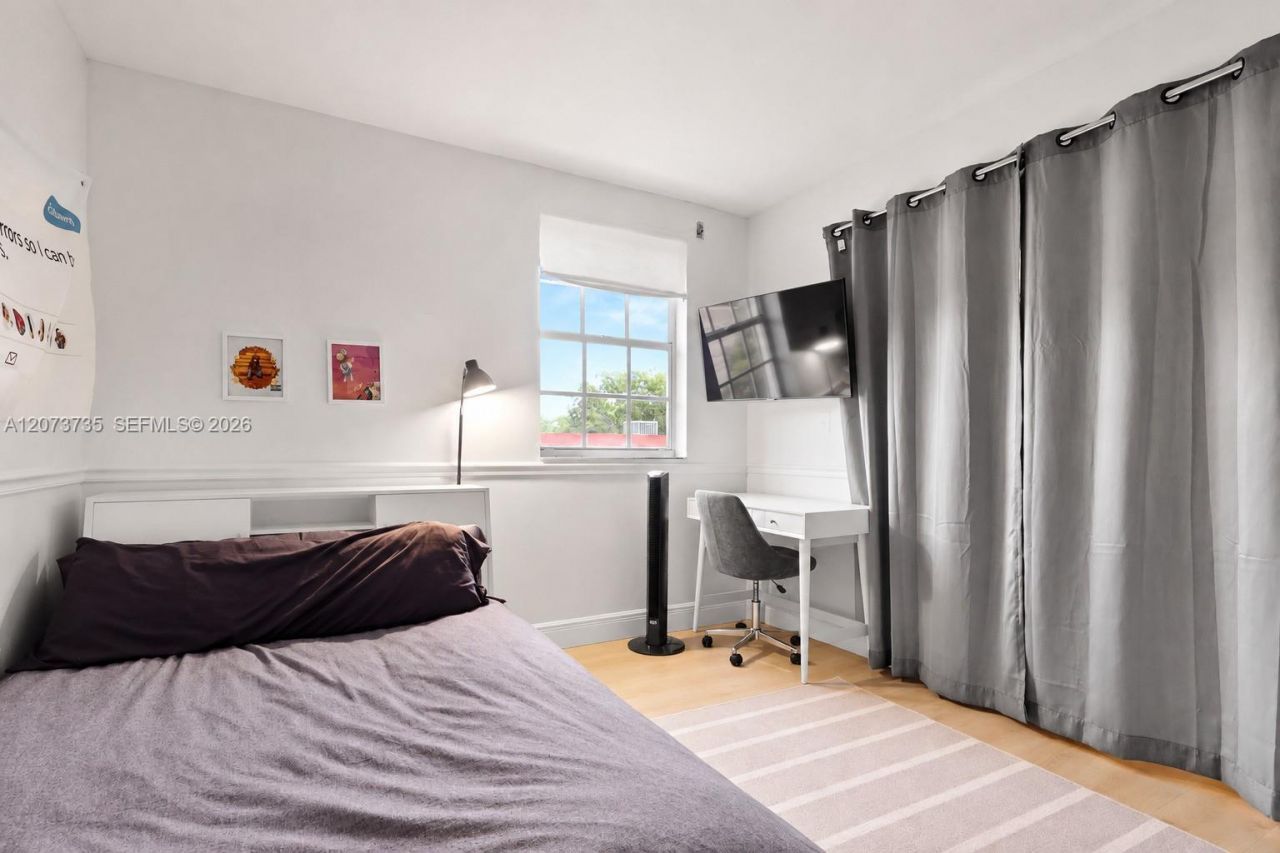 323 Navarre Ave, Unit 301, Coral Gables, FL 33134 Photo