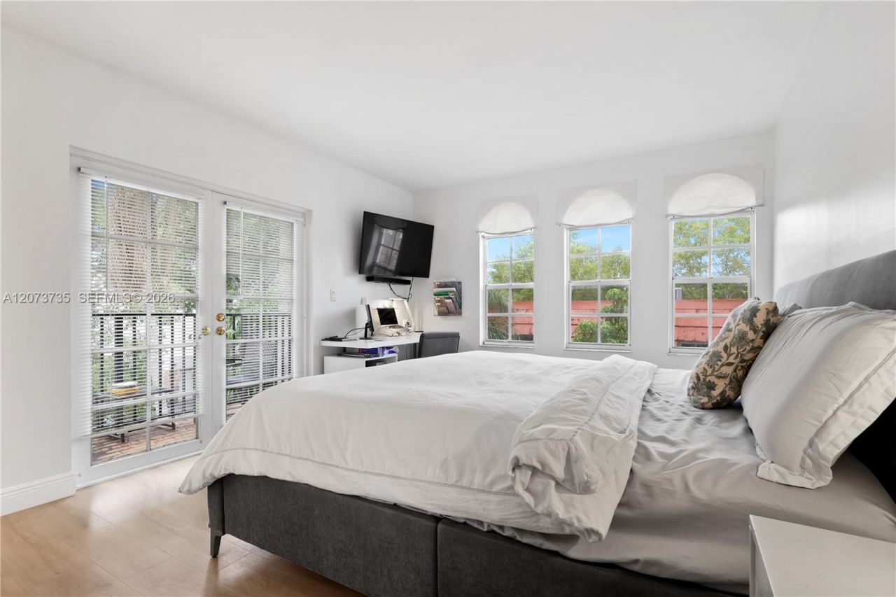 323 Navarre Ave, Unit 301, Coral Gables, FL 33134 Photo