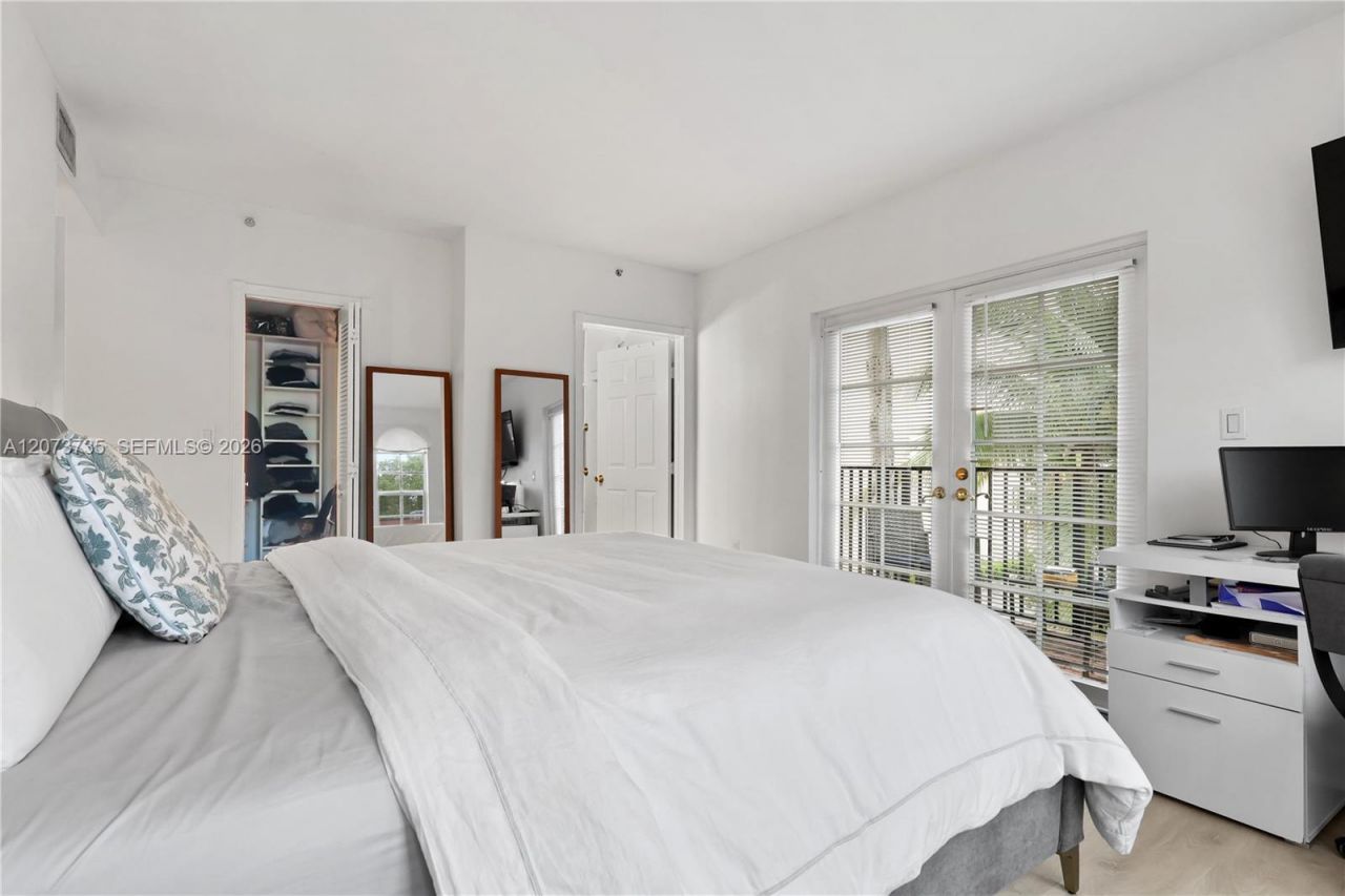 323 Navarre Ave, Unit 301, Coral Gables, FL 33134 Photo