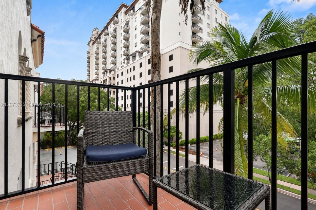 323 Navarre Ave, Unit 301, Coral Gables, FL 33134 Photo
