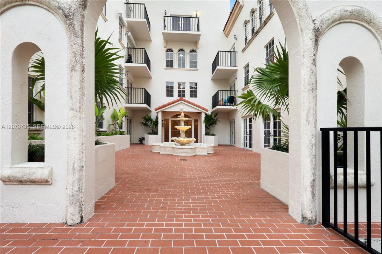 323 Navarre Ave, Unit 301, Coral Gables, FL 33134 Photo