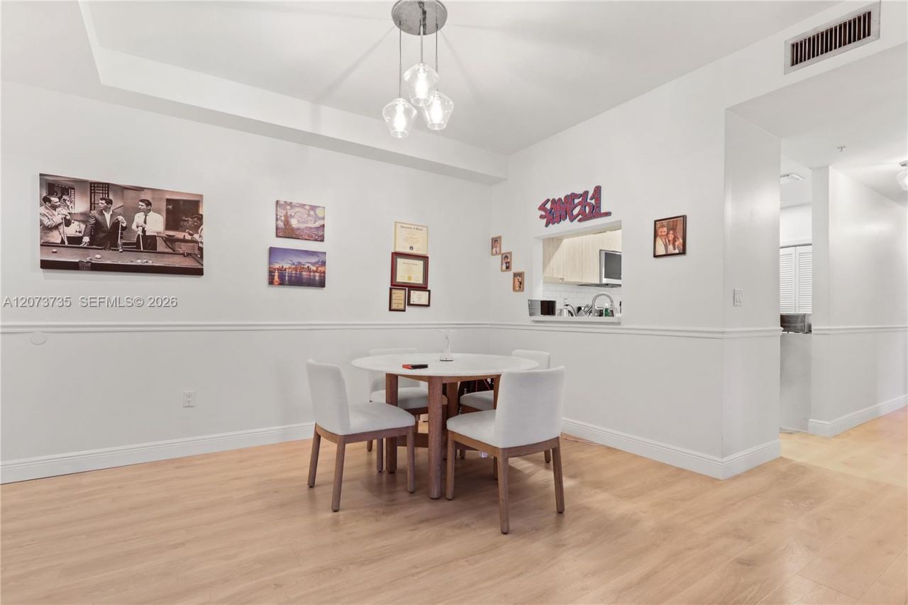 323 Navarre Ave, Unit 301, Coral Gables, FL 33134 Photo