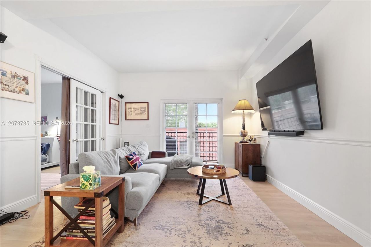 323 Navarre Ave, Unit 301, Coral Gables, FL 33134 Photo