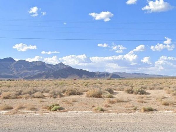 300 W Leslie Street , Pahrump, NV 89060