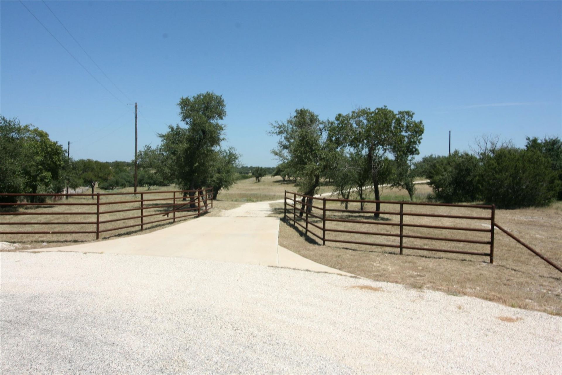 191 Pivot Cir, Briggs, TX 78608 Main Photo