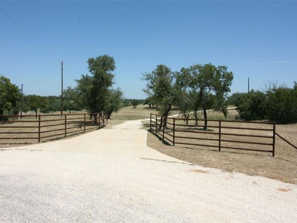 191 Pivot CIR, Briggs, TX 78608