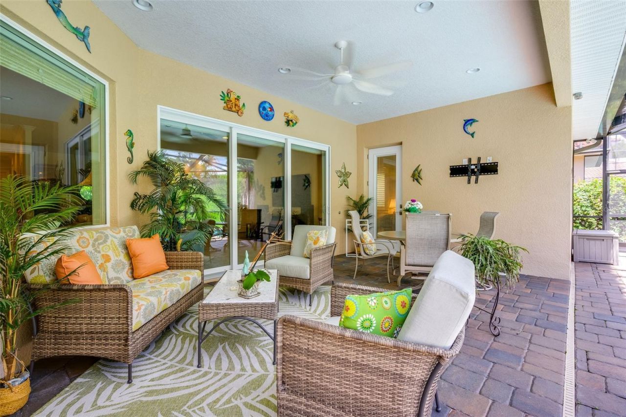 2622 Grand Lakeside Drive, Palm Harbor, FL 34684 Photo