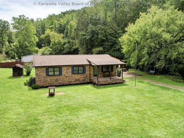 318 Thorofare Road, Clendenin, WV 25045