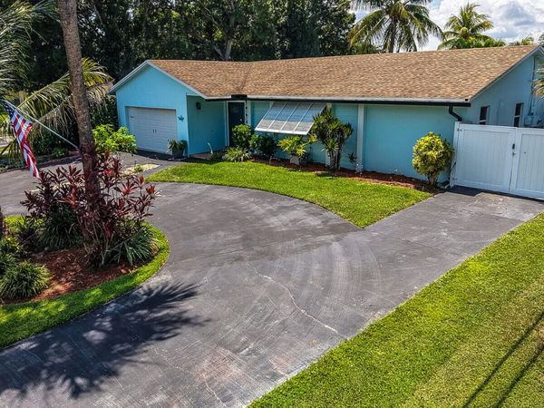 10015 Daisy Avenue, Palm Beach Gardens, FL 33410