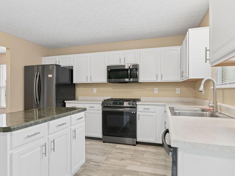 647 Keltonhurst Drive, Pataskala, OH 43062 Photo 12