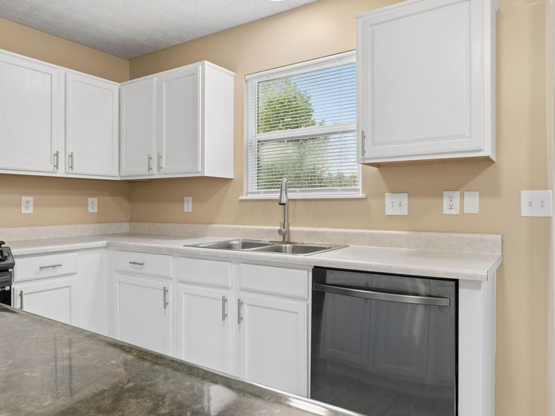 647 Keltonhurst Drive, Pataskala, OH 43062 Photo 13