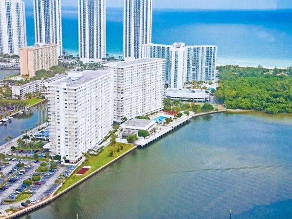 300 Bayview Dr , Unit 1707, Sunny Isles Beach, FL 33160