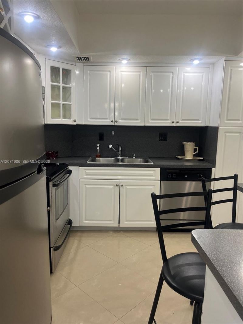 300 Bayview Dr , Unit 1707, Sunny Isles Beach, FL 33160 Photo