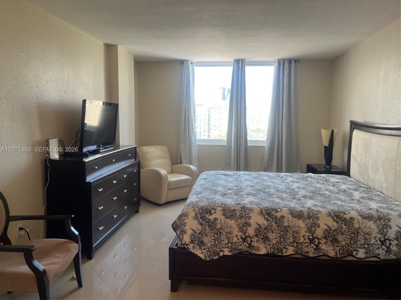 300 Bayview Dr , Unit 1707, Sunny Isles Beach, FL 33160 Photo