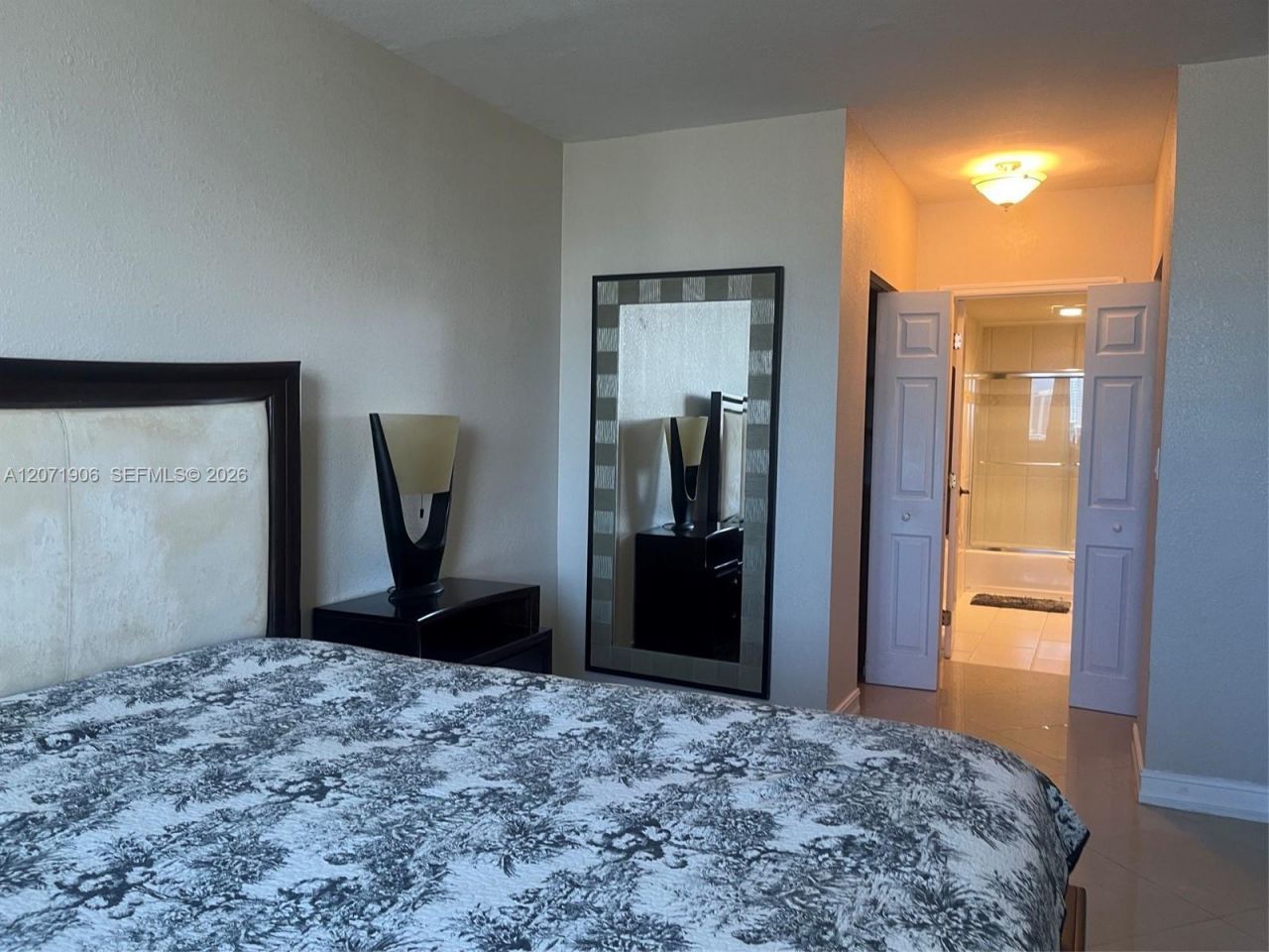 300 Bayview Dr , Unit 1707, Sunny Isles Beach, FL 33160 Photo