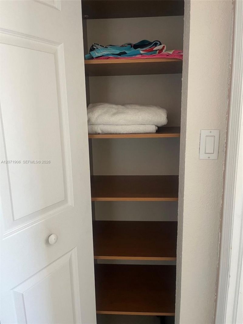 300 Bayview Dr , Unit 1707, Sunny Isles Beach, FL 33160 Photo