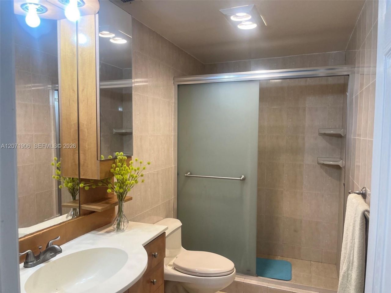 300 Bayview Dr , Unit 1707, Sunny Isles Beach, FL 33160 Photo