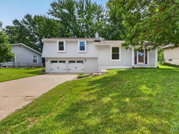 17 Glenna Drive , St Peters, MO 63376